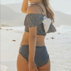 Albion fit black check size medium top